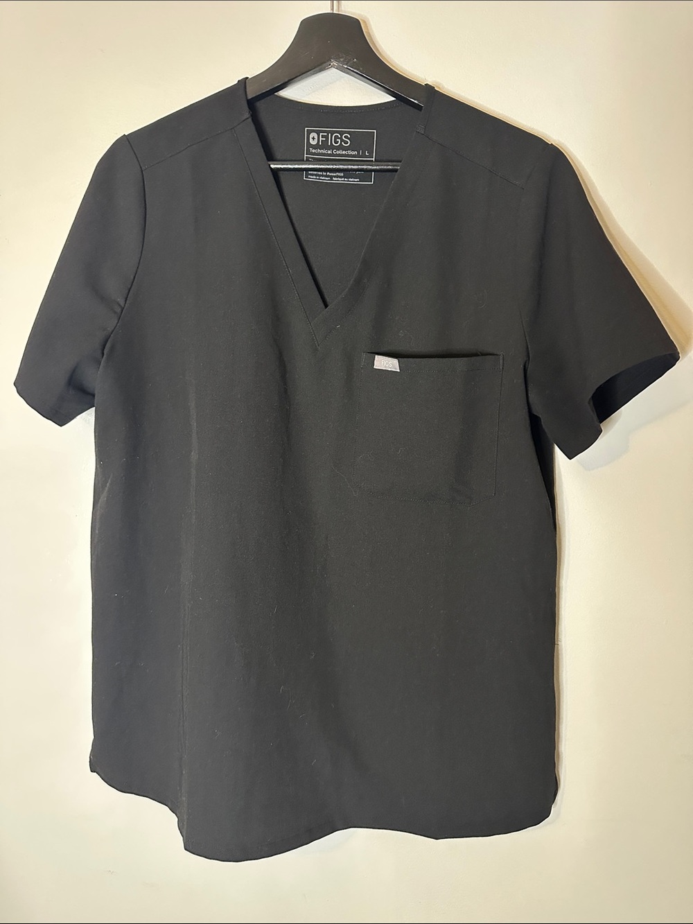 Black FIGS Scrubs Technical Collection Top With One Pocket, Large